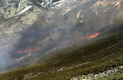 Imagen del incendio forestal en Tornavacas el pasado miércoles 1 de abril de 2026