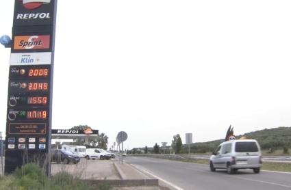 Precios de combustible en una gasolinera de la región el 7 de abril de 2026