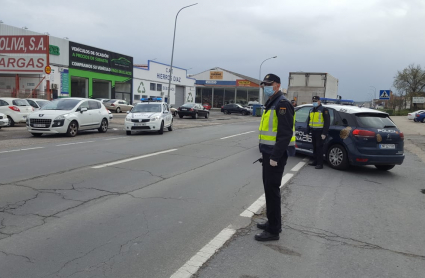 Control de la Policía Local de Plasencia en el polígono.