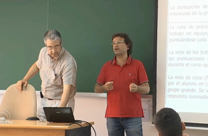 Profesores impartiendo clases en Bachillerato