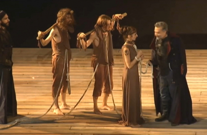 Parte del reparto de 'Tito Andrónico' en el teatro romano de Medellín (Badajoz)
