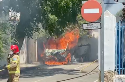 Incendio de una ambulancia en Casar de Cáceres