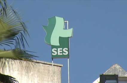cartel del SES en un centro de salud de Badajoz