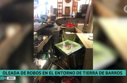 Interior destrozado de uno de los bares donde han robado
