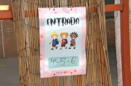Cartel de entrada en el Colegio Virgen de Fuentes Claras