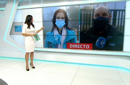 Periodistas de Canal Extremadura a punto de entrar en un directo