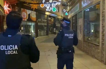 Policía Local de Cáceres vigilando el toque de queda