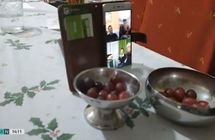 Las uvas en familia mediante videollamada