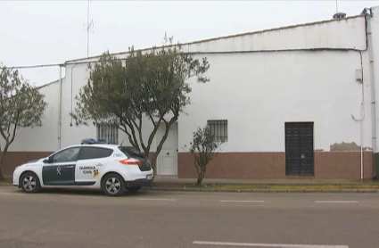 fachada de la vivienda en la que se ha desmantelado la plantación de marihuana
