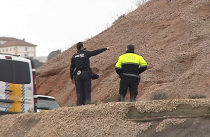 Policía investigando un accidente mortal en la cantera de Olleta en Cáceres