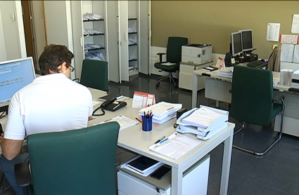 Gestoría trabajando | ARCHIVO