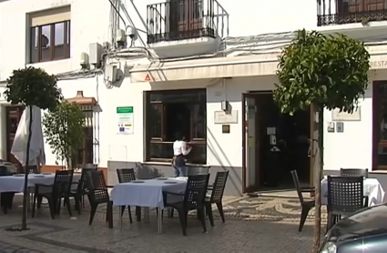 Terraza vacía en la feria taurina de Olivenza