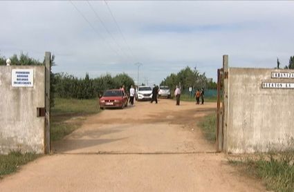 Entrada de la Urbanización "Huertos la encina", más conocida como Los Rostros 