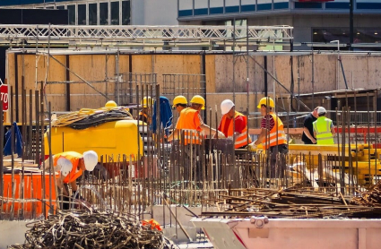 Trabajadores a pie de obra en uno de los sectores que más crece en España.