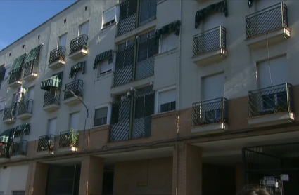 Edificio de la calle Juan Casado de Don Benito donde se originó el fuego.