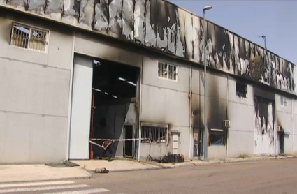 Nave incendiada en Don Benito