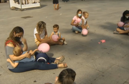 Madres de 'Pachamama' amamantando en la Plaza de Mérida