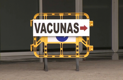 Cartel indicativo en la vacunación masiva