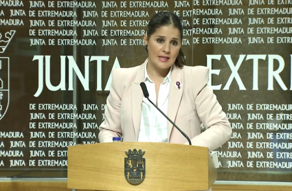 La portavoz de la Junta de Extremadura, Isabel Gil Rosiña, en rueda de prensa