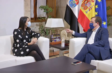 Encuentro de Vara y Arrimadas en la sede de la presidencia de la Junta en Mérida