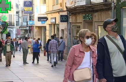 Ciudadanos anónimos en una calle de Mérida