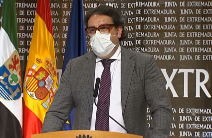 El consejero de Sanidad, durante la comparecencia de prensa de esta tarde.