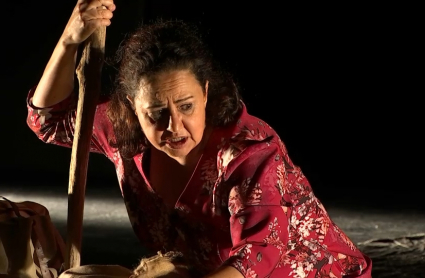 La actriz y protagonista de la obra en un momento del ensayo