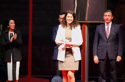 Natalia recogía el título que la reconoce como mejor expediente universitario de Bellas Artes