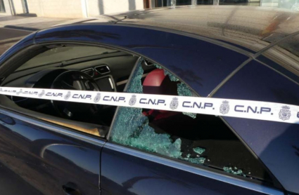 Vehículo afectado por los disparos
