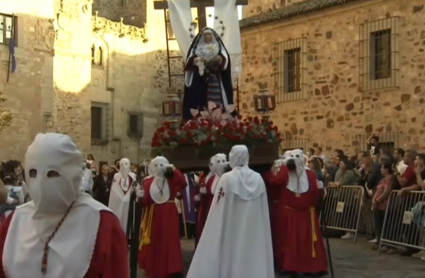 La procesión del Buen Fin, saliendo de la concatedral de Santa María