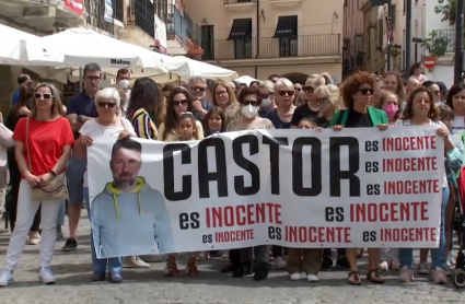 Manifestantes apoyando a Castor C., condenado por abusos sexuales