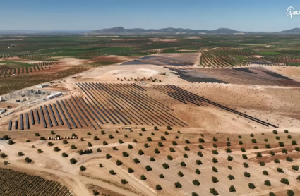 Imagen aérea de la planta y la zona del yacimiento sin construir
