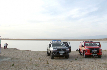 Equipos de emergencia en un pantano 