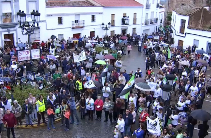 Manifestación macrovertedero Salvatierra
