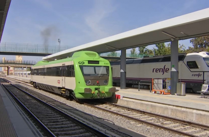 Imagen de un tren de portugués y otro español en la estación de Badajoz