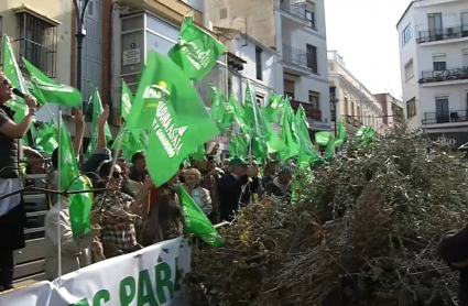 Manifestación de APAG Extremadura Asaja por las restricciones a la quema de rastrojos