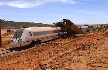 Accidente tren contra un camión en Carmonita en 2010