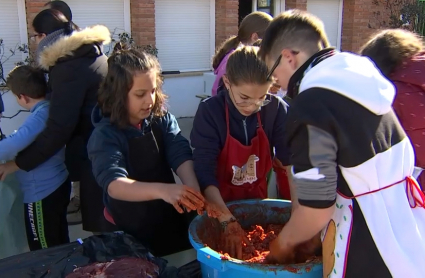 Matanza didáctica en el colegio de Segura de León.