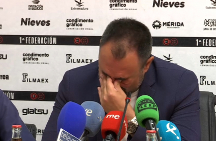 Juanma Barrero emocionado en su despedida