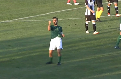 Ángel Pajuelo celebrando un gol en el feudo serón