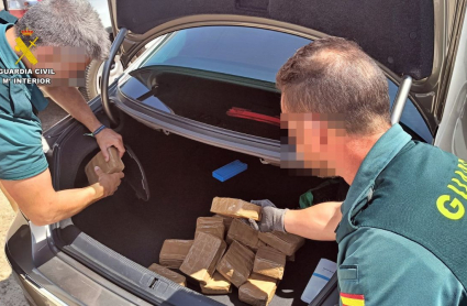 Interceptado un coche con droga en La Albuera