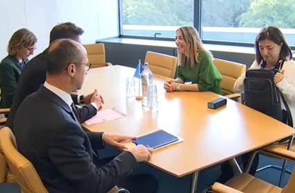 María Guardiola con miembros del PP europeo