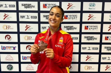 Paola García Lozano con la medalla de bronce