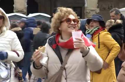 Trujillana celebrado el Chíviri con bebeida y pitanza.