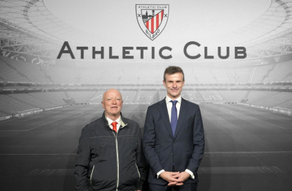 El extremeño Gerardo Flores, a la izquierda, junto a Jon Uriarte, presidente del club