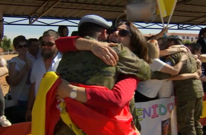 Recibimiento a los militares de la Brigada Extremadura XI en Bótoa